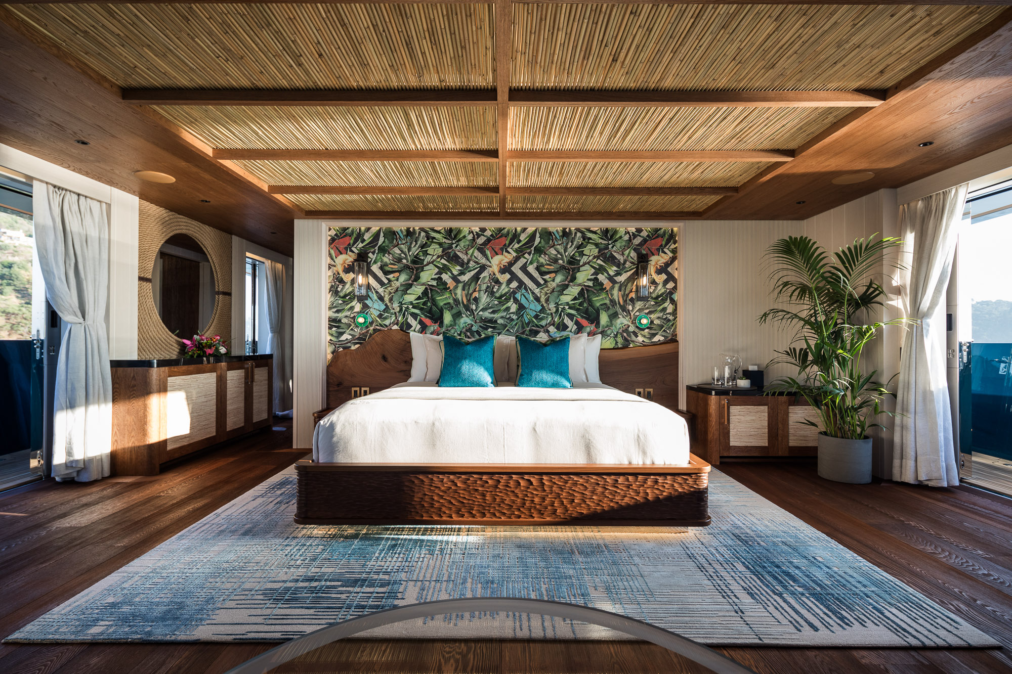 KING BENJI — Master suite detail
