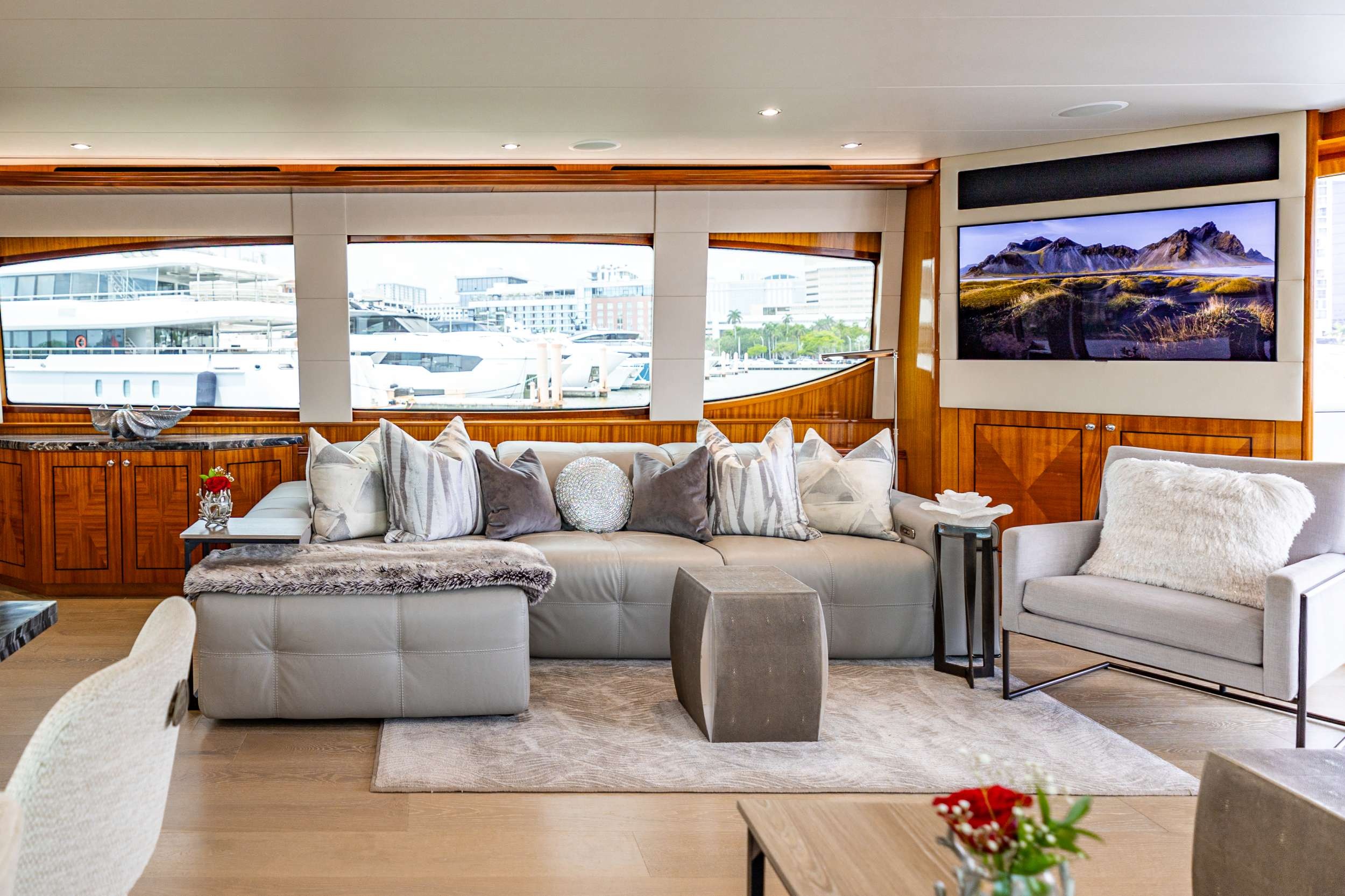 HATTERAS 85 in Caribbean — view 7