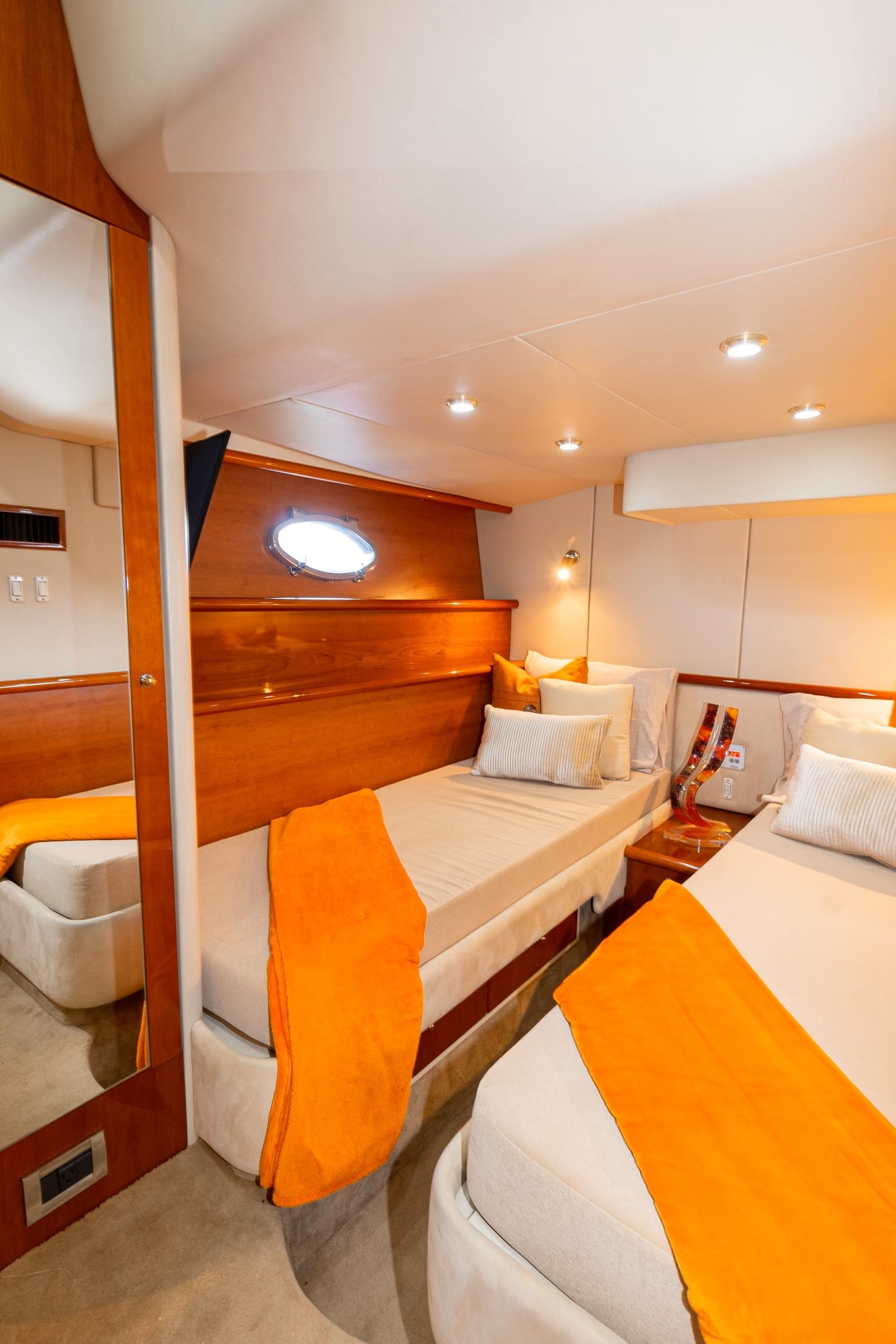 SUNSEEKER PREDATOR 60 — Sunseeker Predator Motor Yacht, 18.29m, charter in East Coast United States