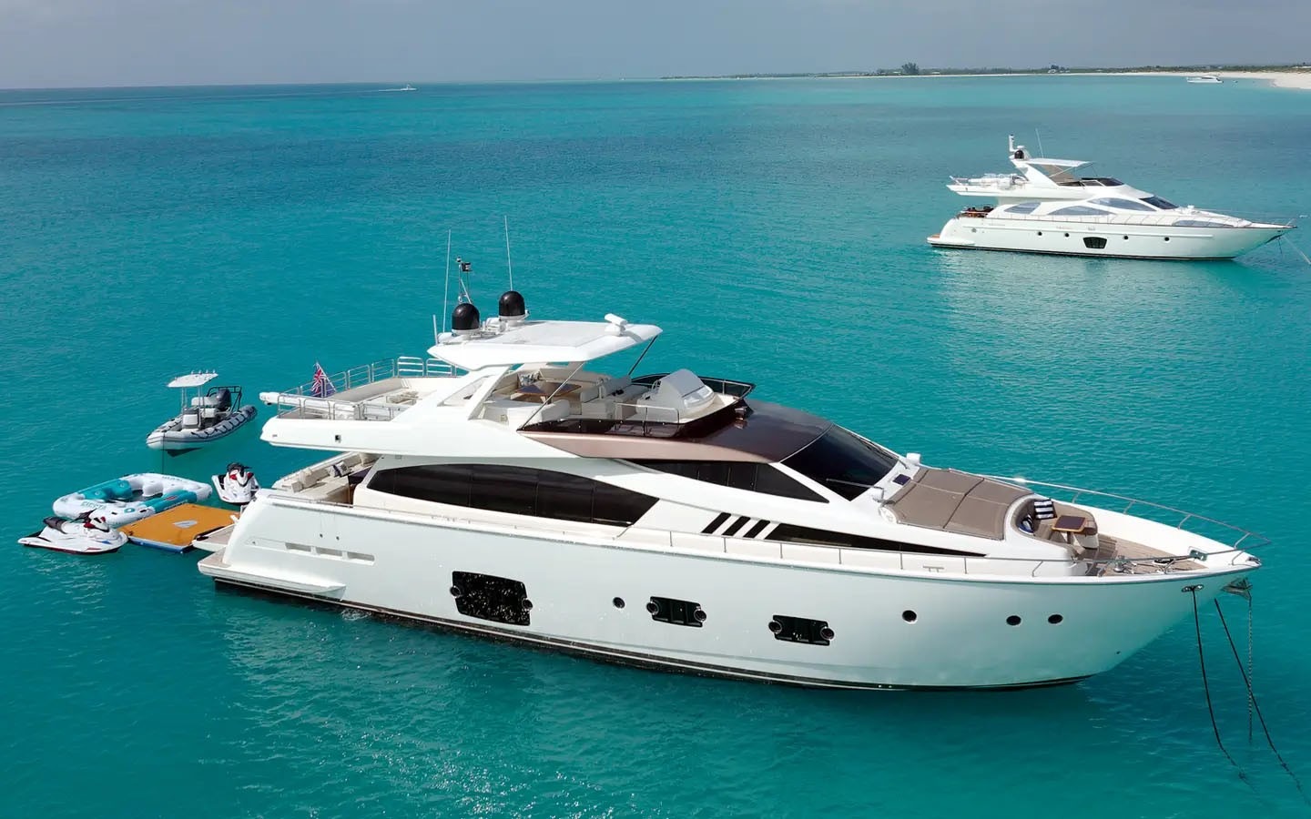 FERRETTI 83