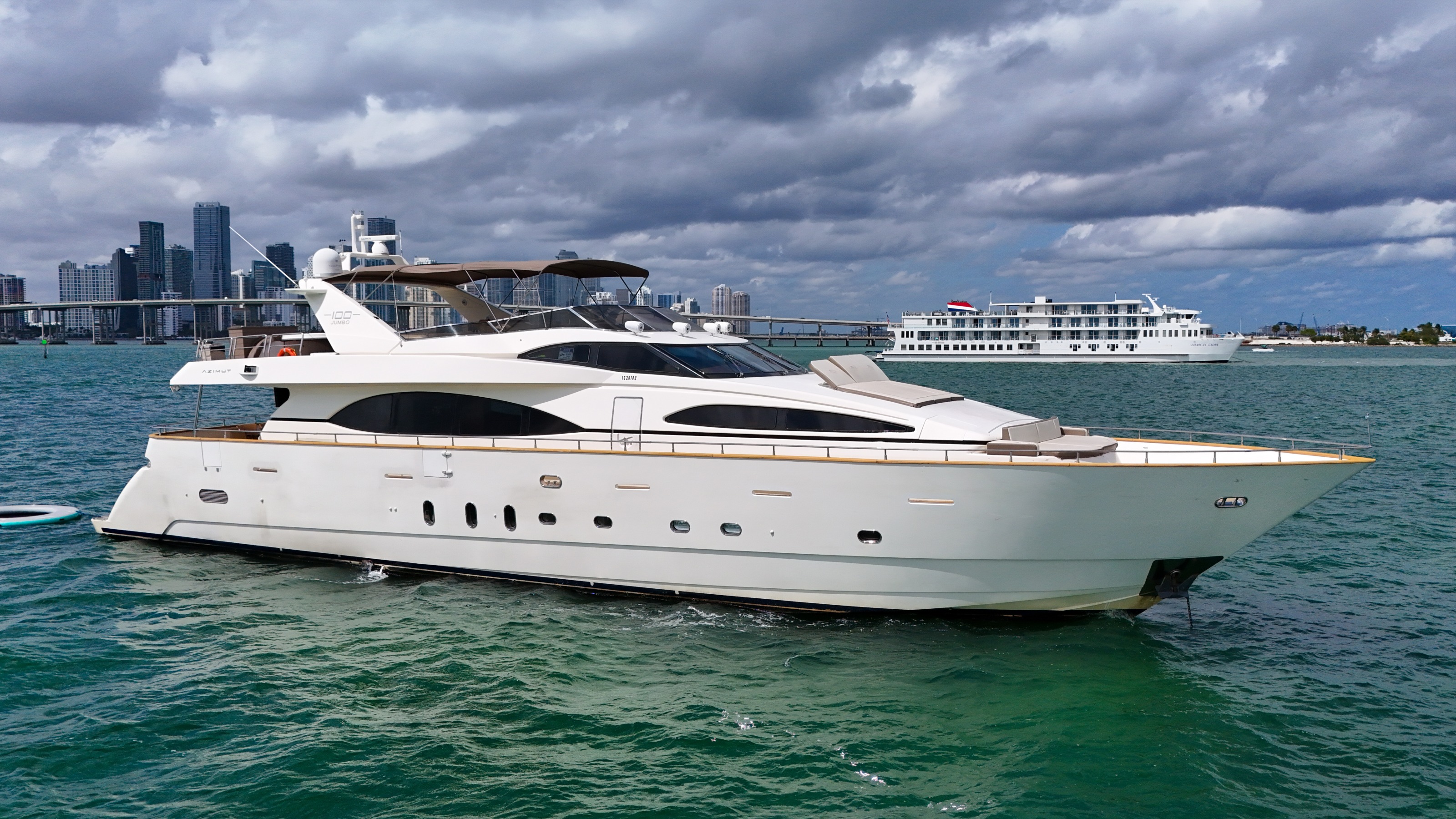 AZIMUT 100 — Azimut Motor Yacht, 30.48m, charter in East Coast United States