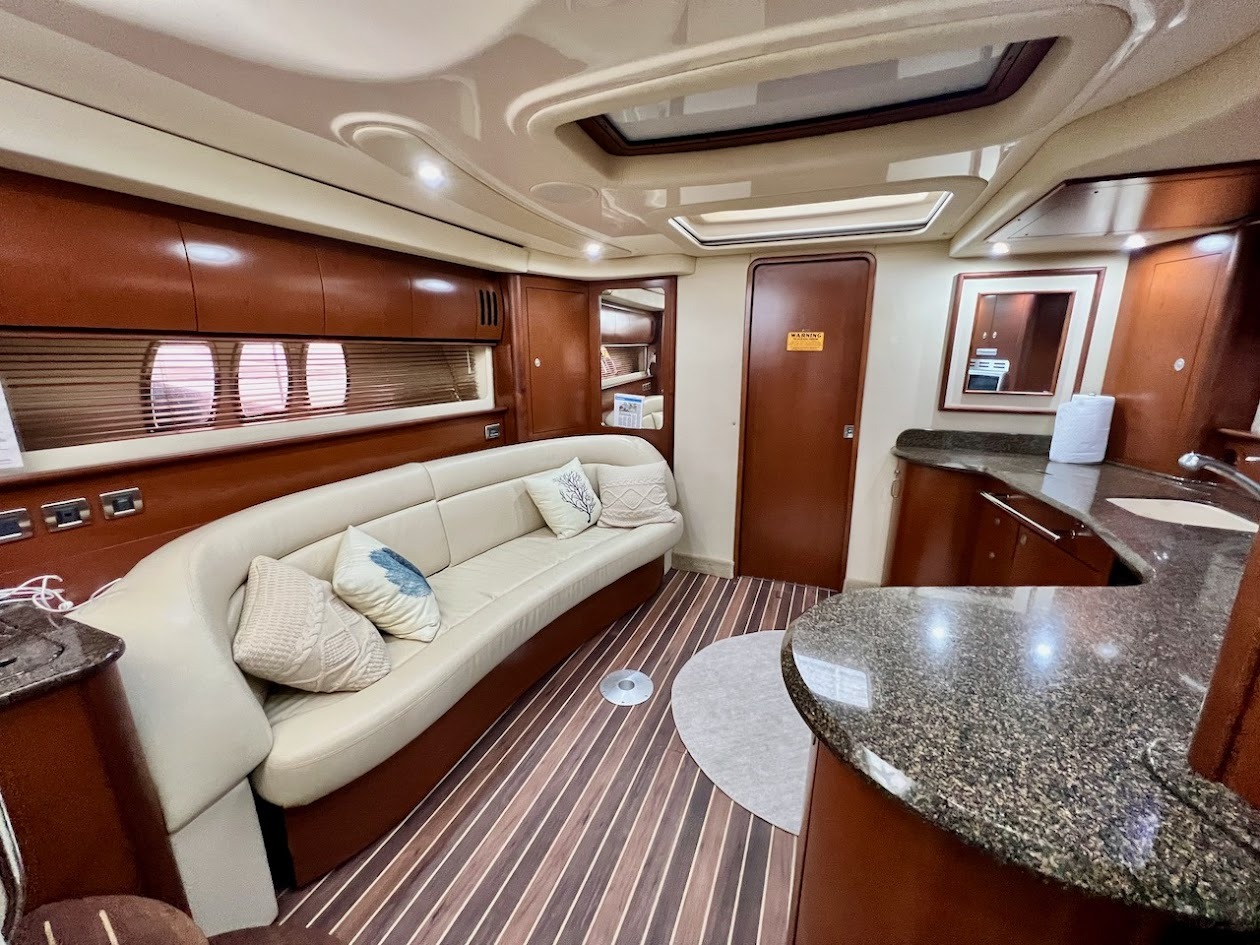 SEARAY SUNDANCER 44 in East Coast United States — view 4