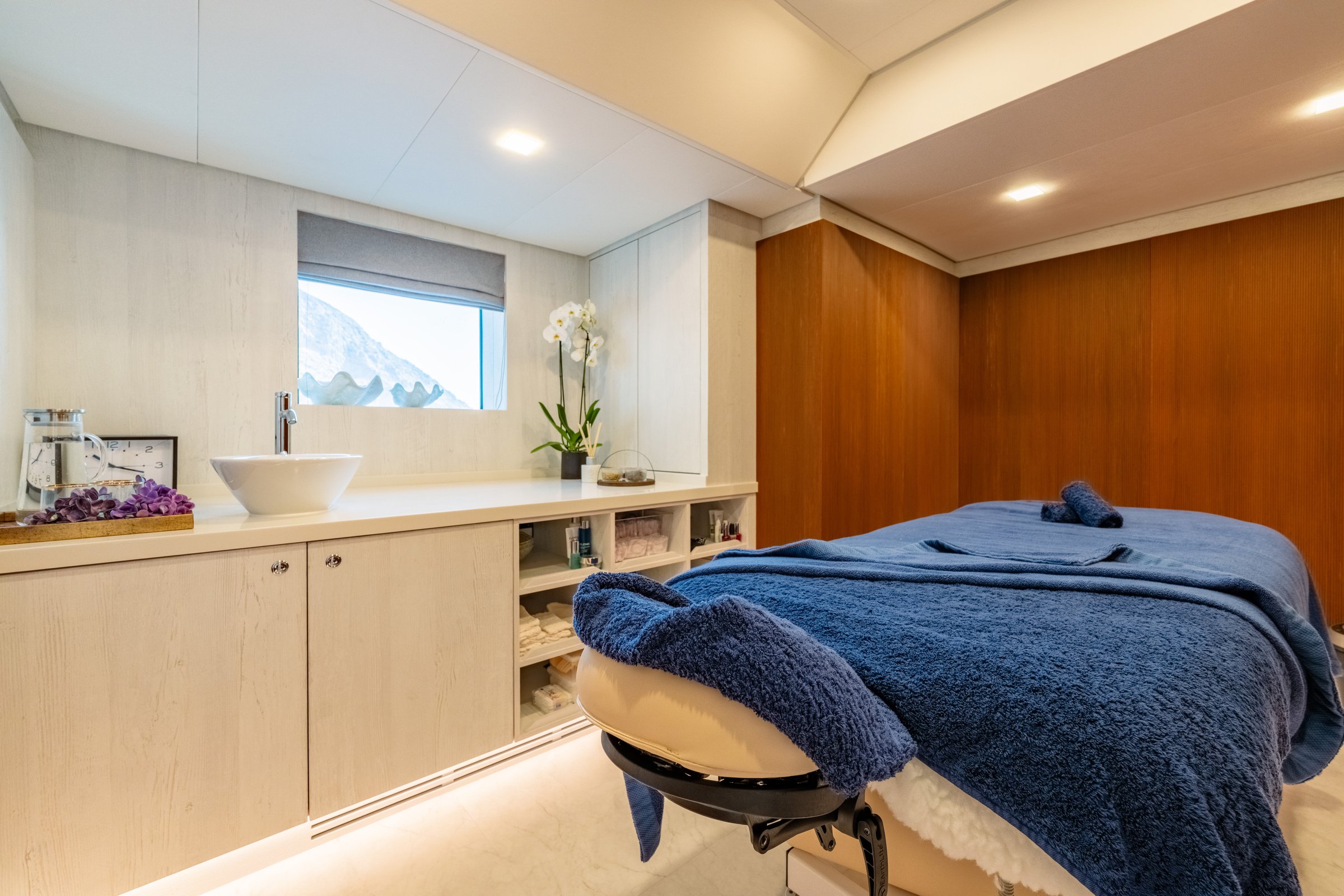 AFTER YOU — Onboard spa massage room