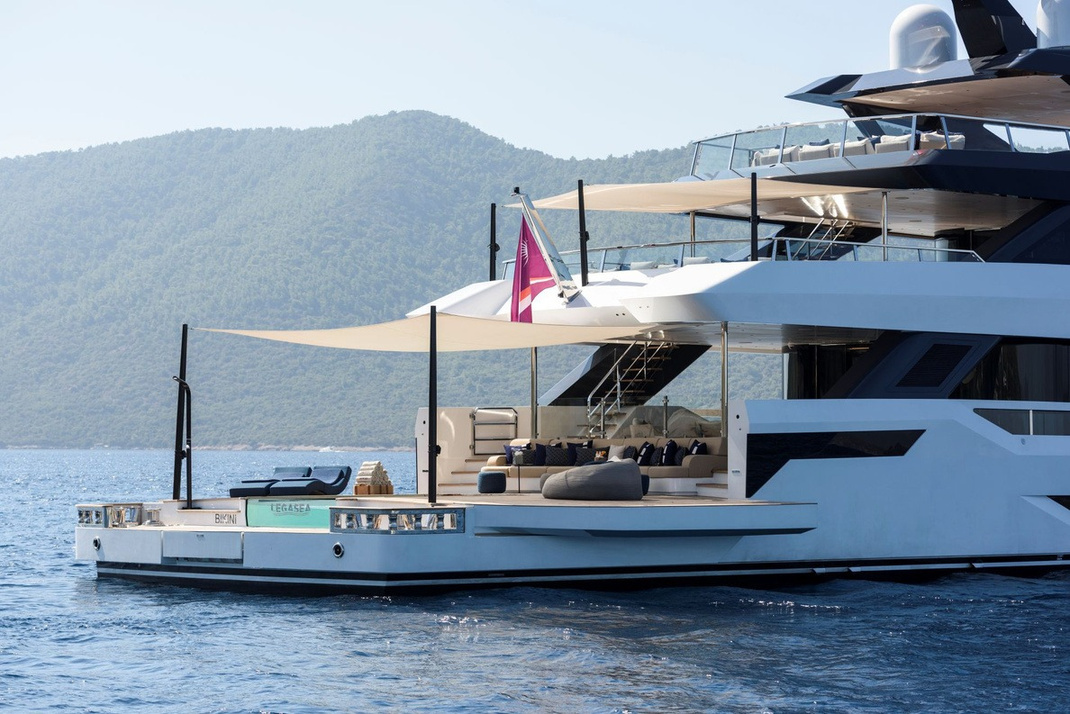 LEGASEA — Beach club and swim platform at anchor