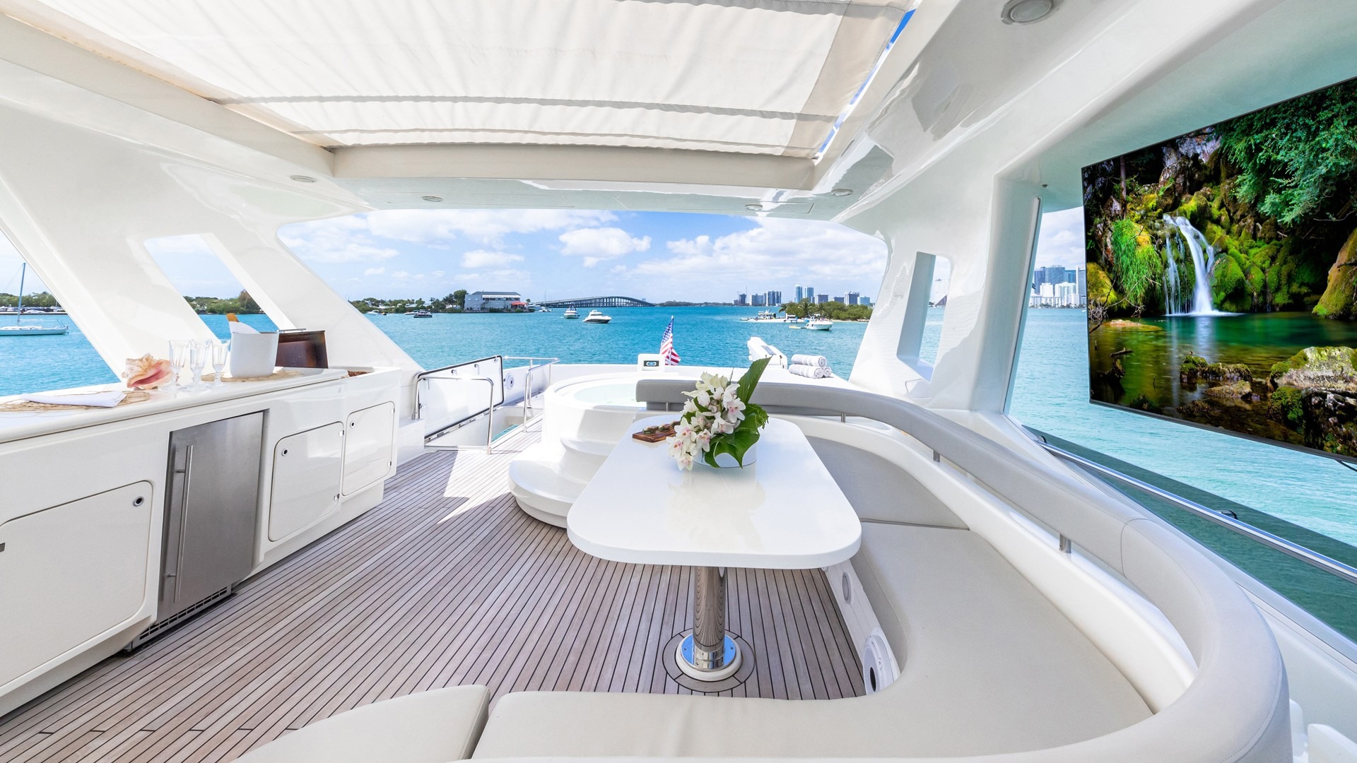 FERRETTI 89 in East Coast United States — view 4
