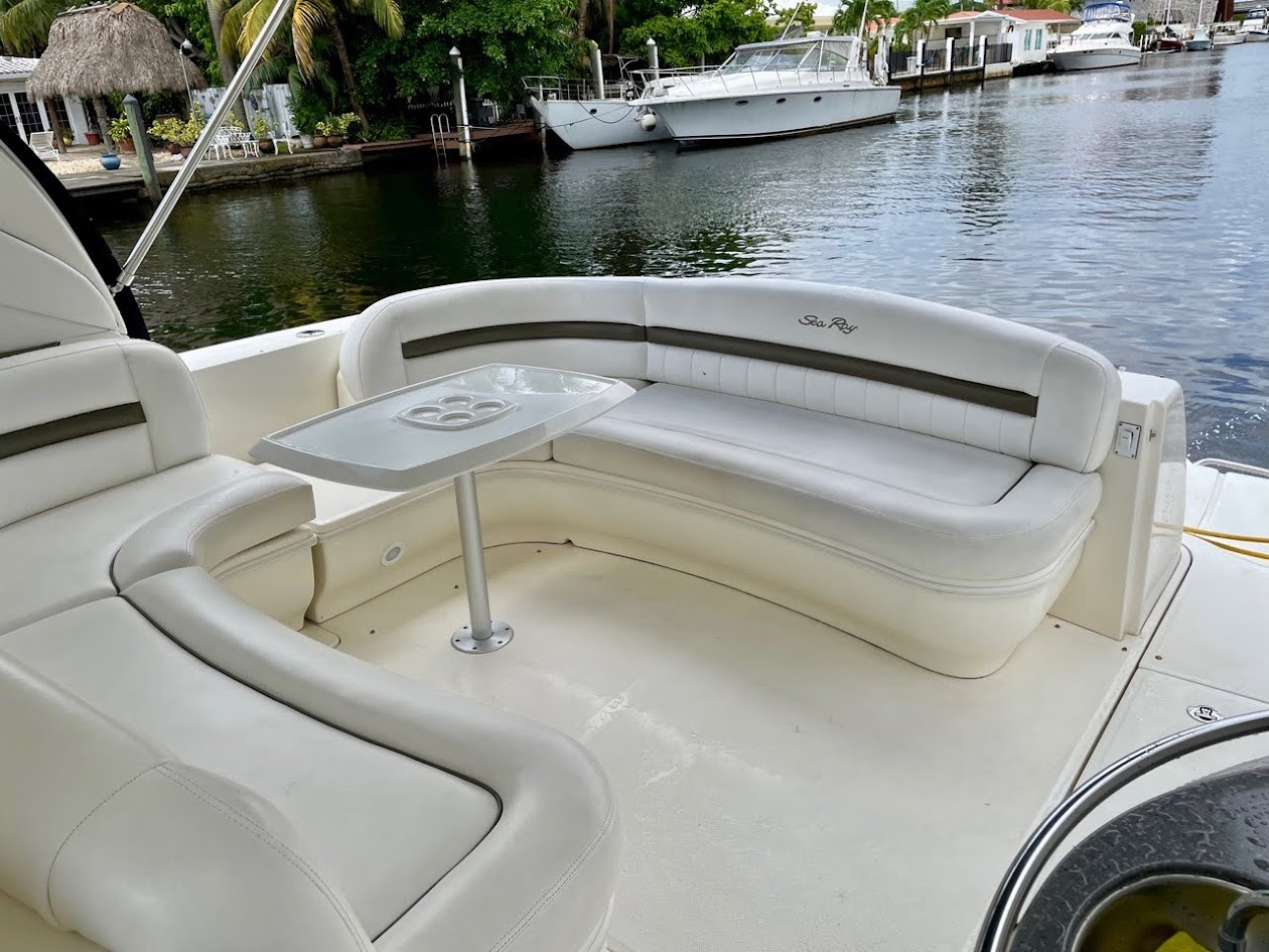 SEARAY SUNDANCER 44 in East Coast United States — view 8