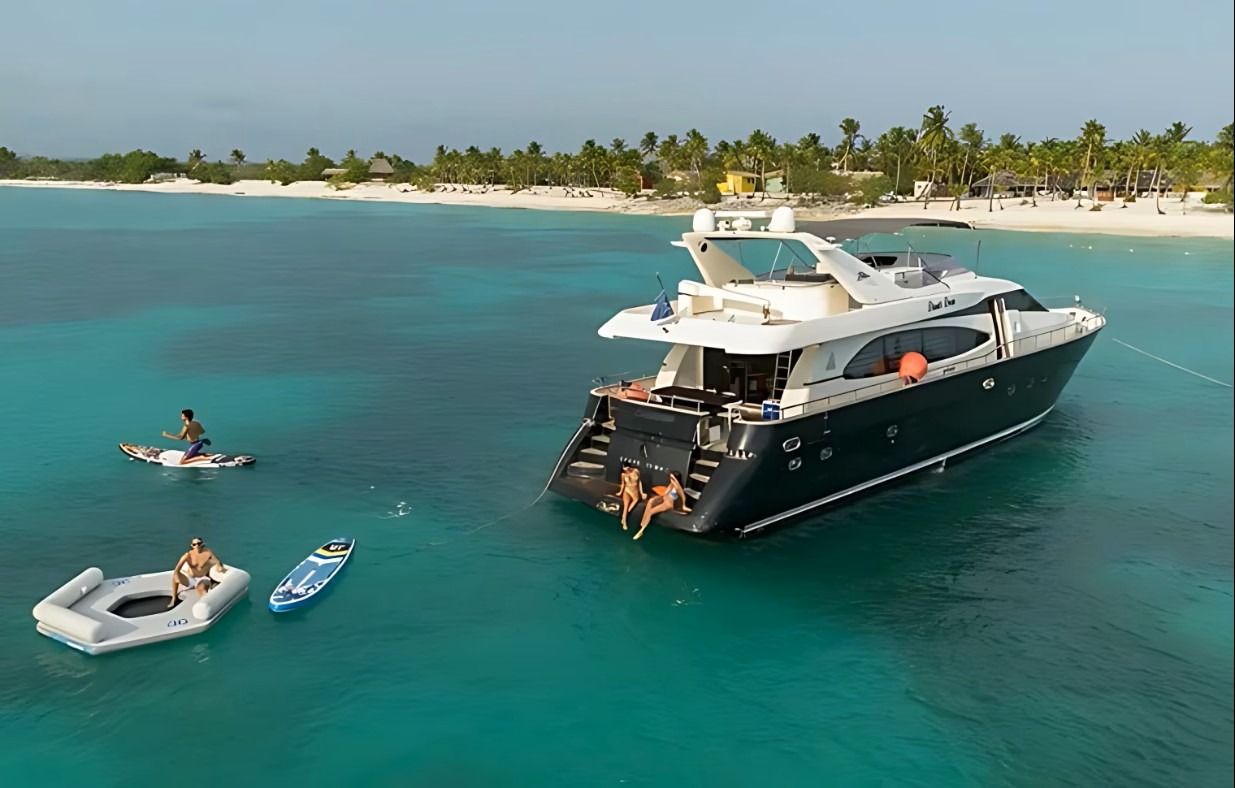 AZIMUT 78 in Caribbean — view 4