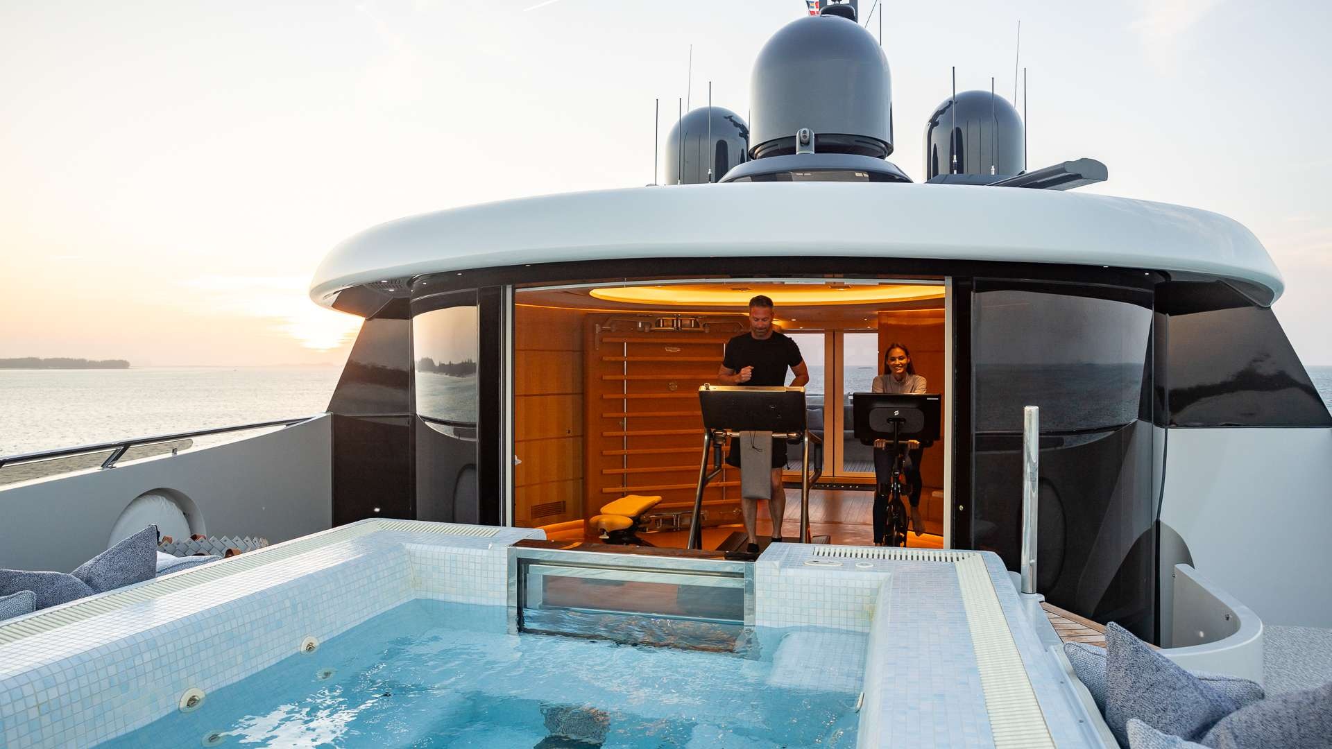 HEESEN 180 in Caribbean — view 6