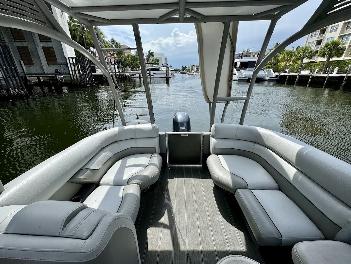 PONTOON BOAT IN FORT LAUDERDALE 27 in East Coast United States — view 2