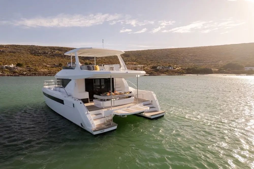 LEOPARD POWER CATAMARAN 46 in East Coast United States — view 8