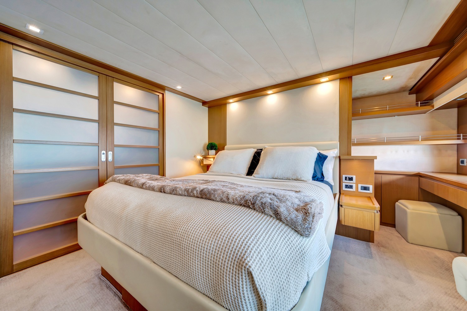 FERRETTI 80 in East Coast United States — view 6