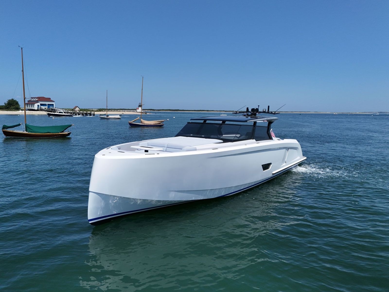 VANQUISH 58 — view 2