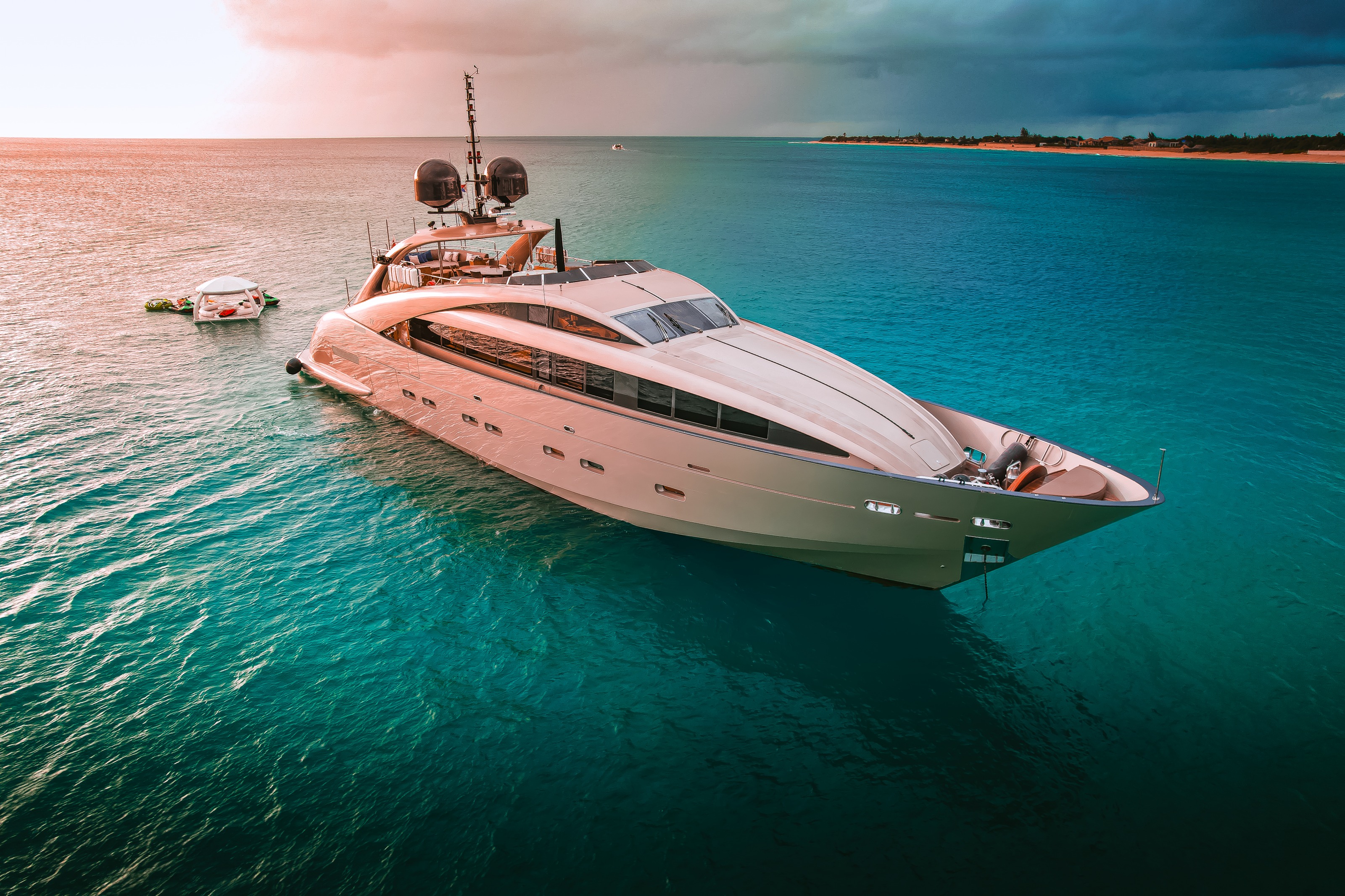 ISA 120 — Isa Motor Yacht, 36.58m, charter in East Coast United States