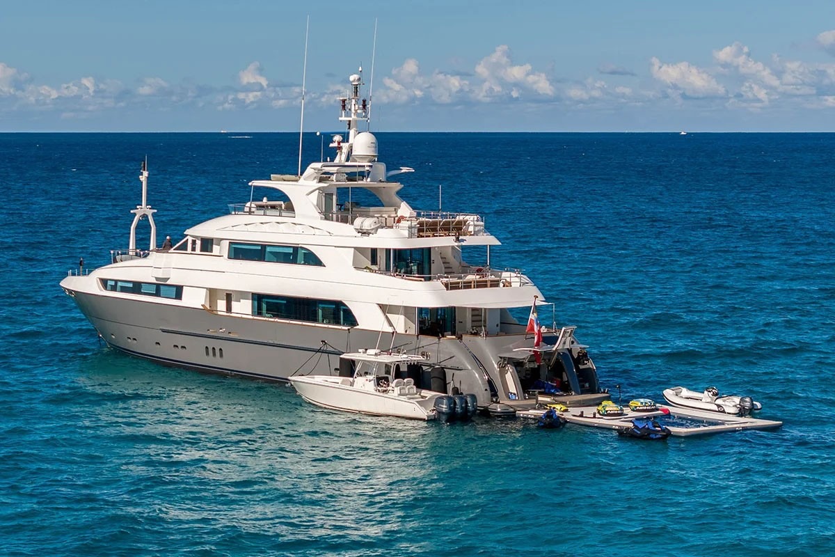 HORIZON 135 luxury yacht charter Exumas