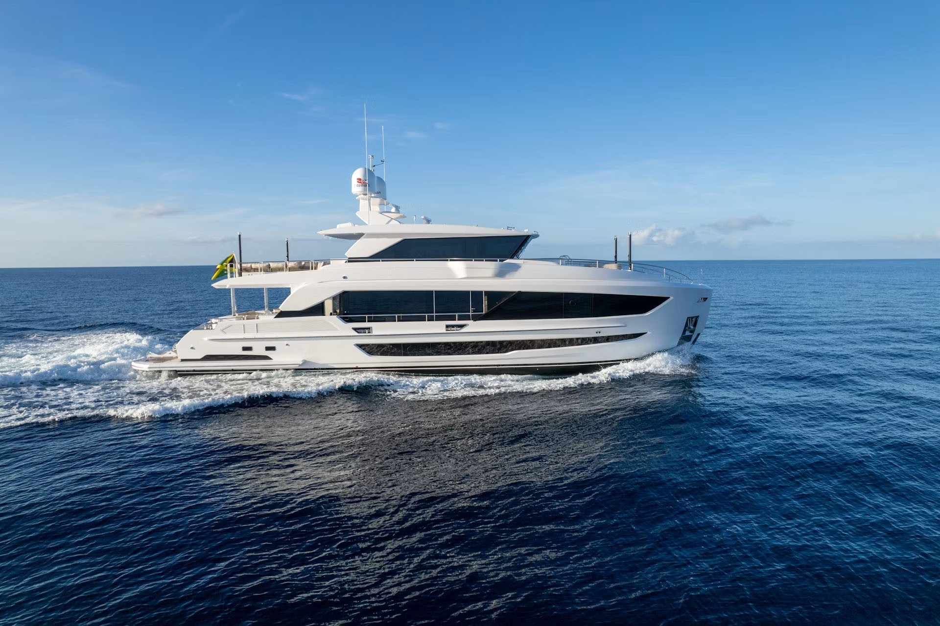 HORIZON 90 — Horizon Motor Yacht, 27.43m, charter in Caribbean