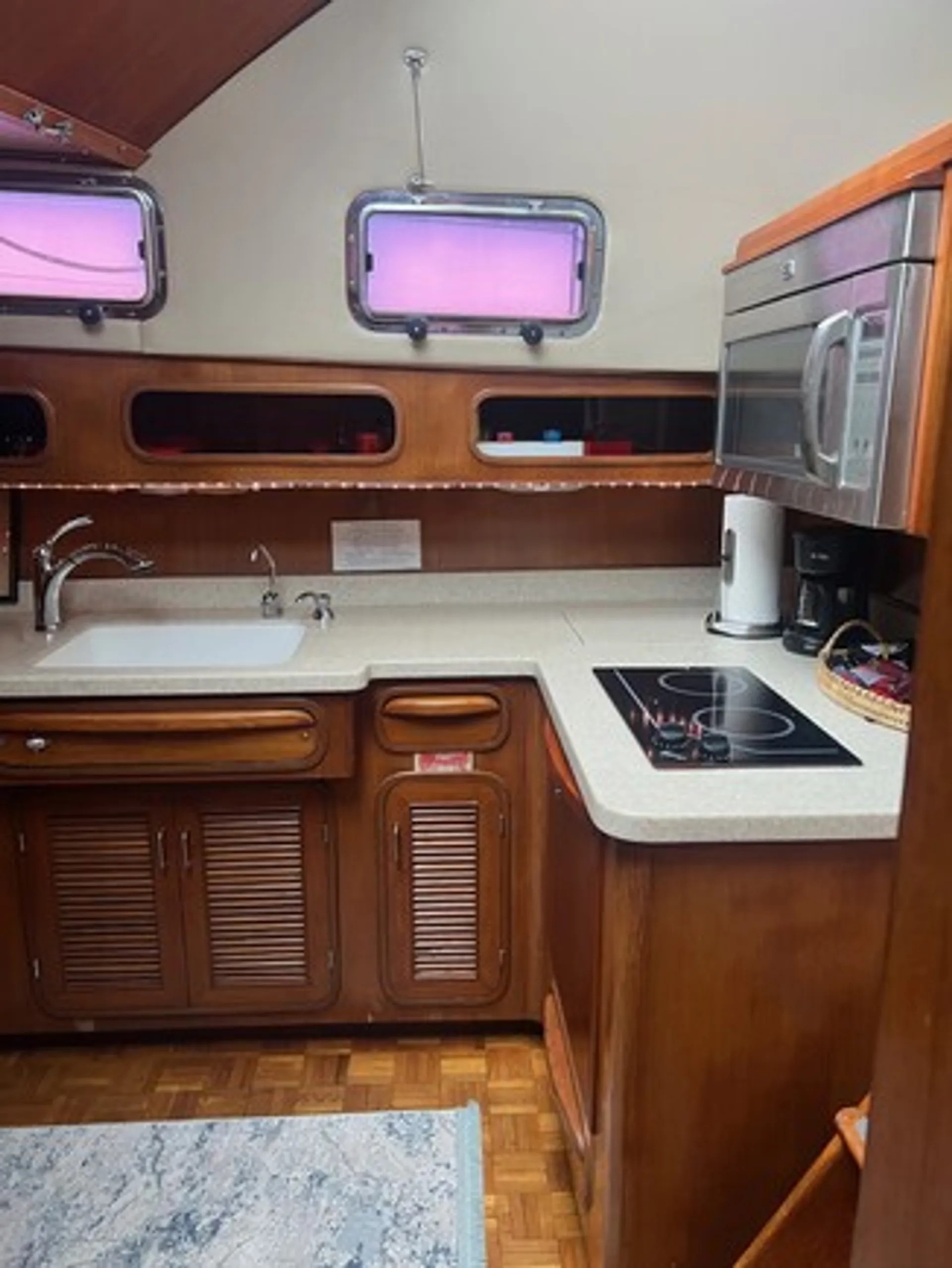 CLASSIC MOTOR YACHT 60 in East Coast United States — view 6