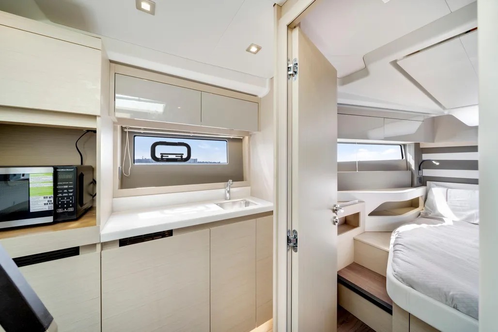 JEANNEAU 43 in East Coast United States — view 3