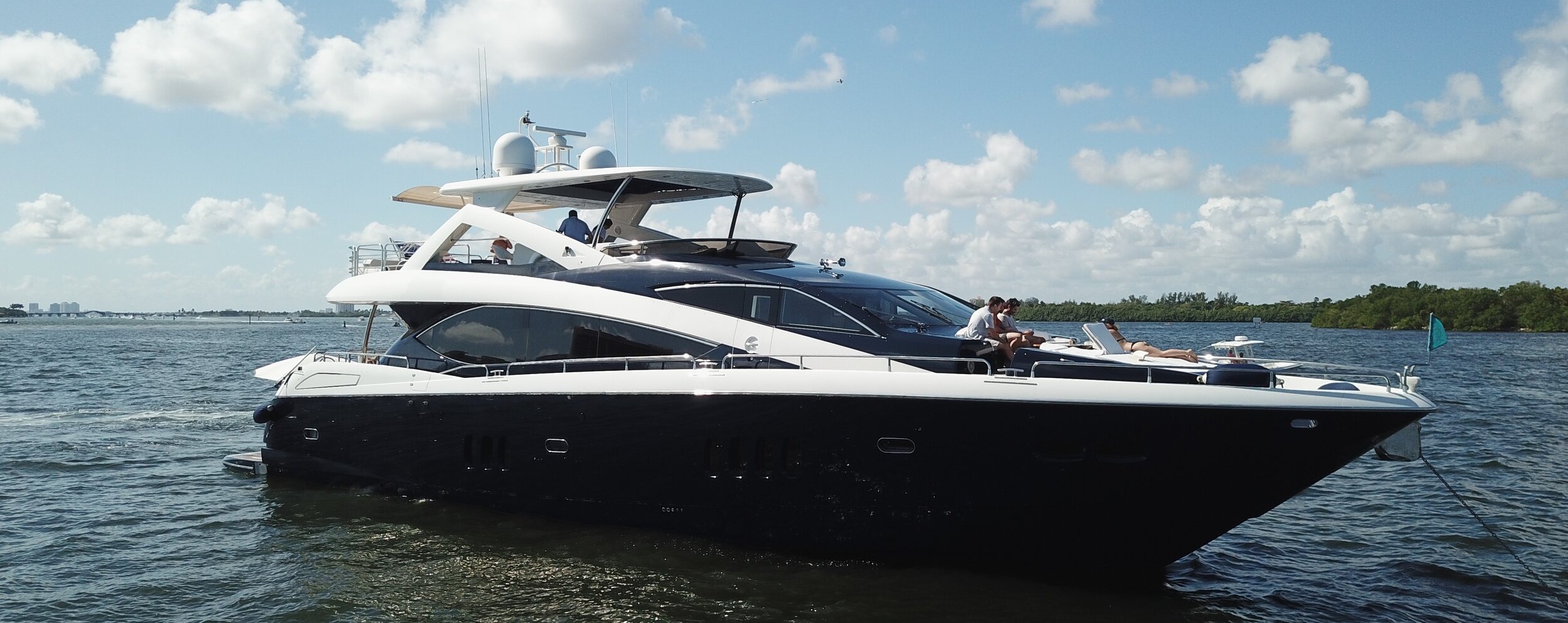 SUNSEEKER 90 — Sunseeker Motor Yacht, 27.43m, charter in East Coast United States