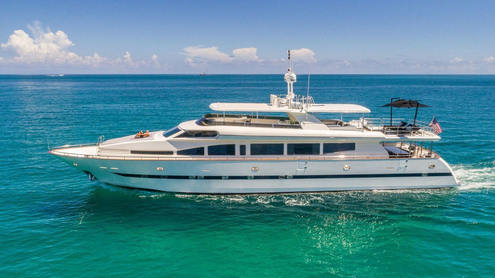 HORIZON 115 — Horizon Motor Yacht, 35.05m, charter in East Coast United States