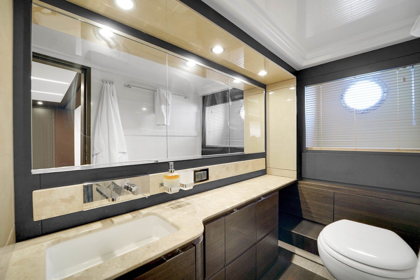 AZIMUT 68 in East Coast United States — view 17