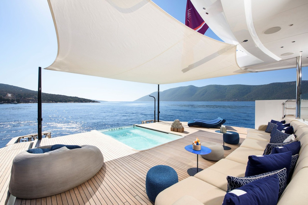LEGASEA — Foredeck Jacuzzi and shaded lounge