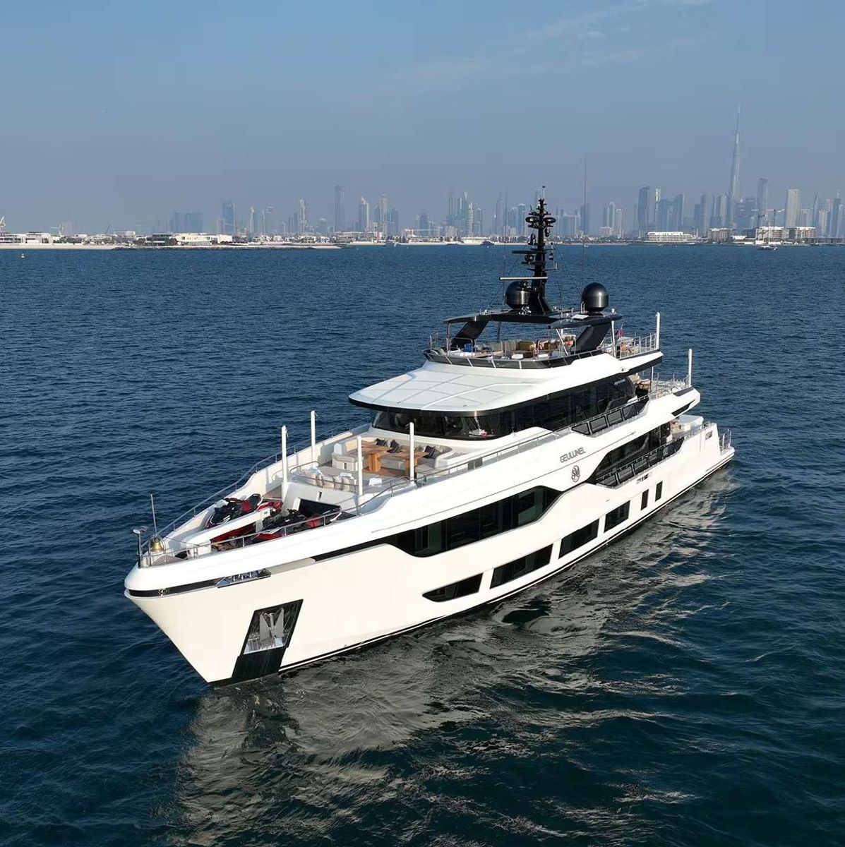Geulunel, a 121ft yacht for 20 guests
