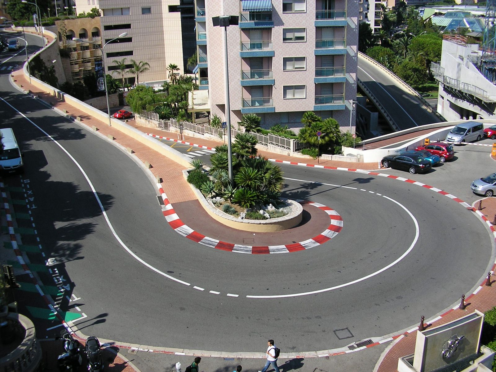 A Formula 1 car at the first turn of the Circuit de Monaco